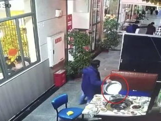 五人吃“霸王餐”临走还把锅顺走